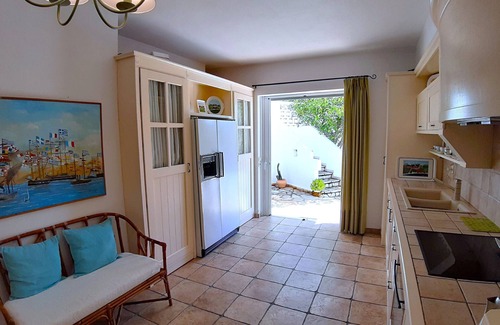 Skaloma Villa | Orientado a la familia villa frente al mar en un entorno tradicional de la aldea