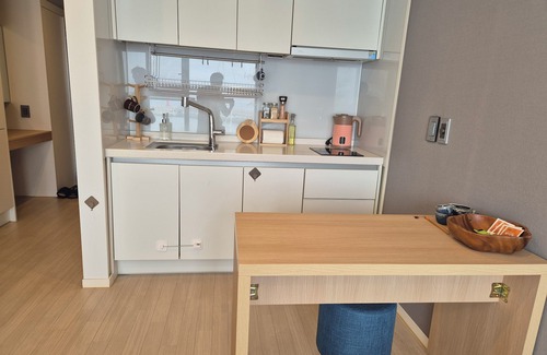 Downtown Apartamento | Private Beautiful Ocean Harbor next to Dodu beach in Jeju with AC, WiFi