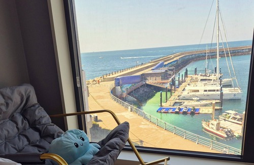 Downtown Apartamento | Private Beautiful Ocean Harbor next to Dodu beach in Jeju with AC, WiFi