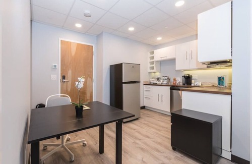 Danbury Apartamento | Private Bedroom with Private Bathroom
