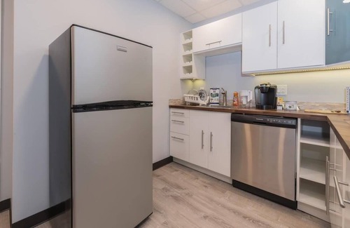 Danbury Apartamento | Private Bedroom with Private Bathroom