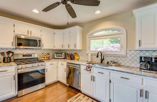 Hayesville Casa | Private Boat Dock & Hot Tub: Lake Chatuge Getaway