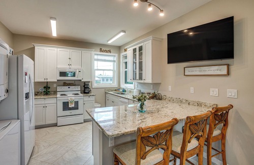 El Jobean Apartamento | Private Boat Dock: Canal-Front Port Charlotte Gem