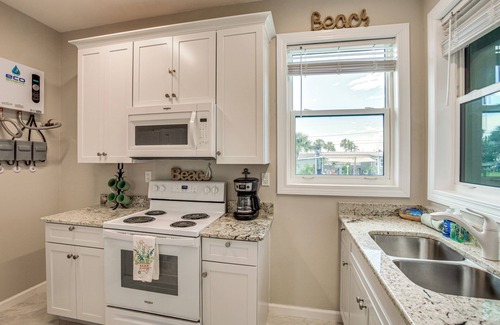 El Jobean Apartamento | Private Boat Dock: Canal-Front Port Charlotte Gem