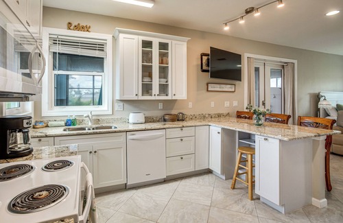 El Jobean Apartamento | Private Boat Dock: Canal-Front Port Charlotte Gem