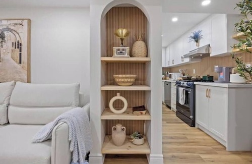 Hamilton Apartamento | Private Brand New Basement with Side Entrance