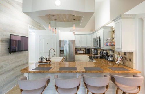 Limona Improvement Casa | Private Brandon Oasis Family home w/ Full outdoor kitchen & Bar+ Game room