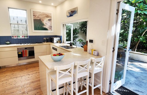 Bronte Casa | Private Bronte Beach House with Ocean Views and Parking