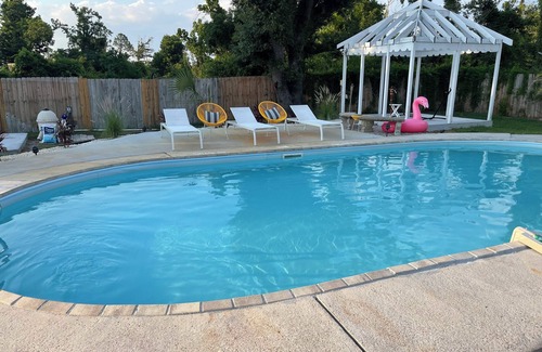 Pretty Bayou Casa | Private Bungalow with pool across the street from bay! 5 min drive to the beach.