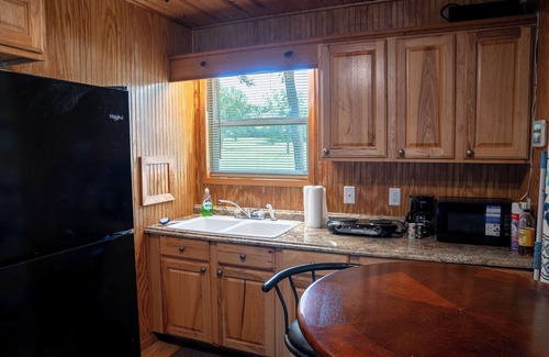 Grove Cabina | Private Cabin by Pond