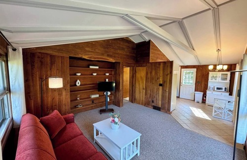 Hamburg Cabina | Private Cabin Getaway on Expansive 75 Acres