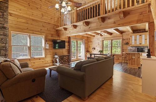 Mill Spring Cabina | Private Cabin in the Pines by Tryon Equestrian Center