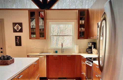 Vein Mountain Cabina | Private Cabin in the Woods - Relax by the Creek!