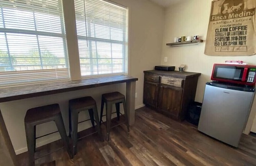 Alpine Cabina | *Private 'Cabin In the Woods' - Sleeps 4 w/ PORCH