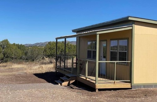 Alpine Cabina | *Private 'Cabin In the Woods' - Sleeps 4 w/ PORCH