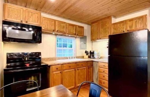 Barnardsville Cabina | Private Cabin: Mountain Views & Pond!🎣
