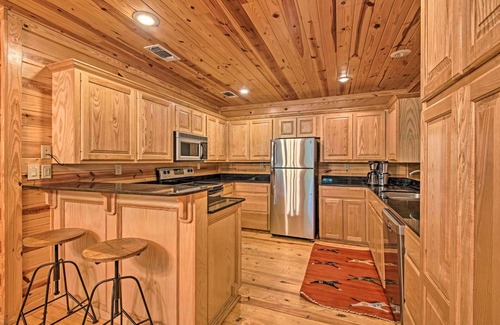 Golden Cabina | Private Cabin on 25acres w/ Huge Grilling Pavilion