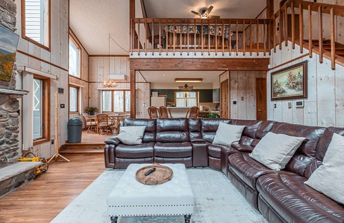 Gouldsboro Cabina | Private Cabin in Wooded Oasis with many amenities!