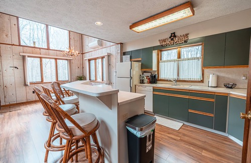 Gouldsboro Cabina | Private Cabin in Wooded Oasis with many amenities!