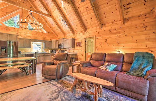 Mineral Bluff Cabina | Private Cabin w/ Furnished Porch on < 3 Acres!