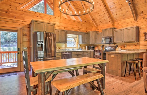 Mineral Bluff Cabina | Private Cabin w/ Furnished Porch on < 3 Acres!