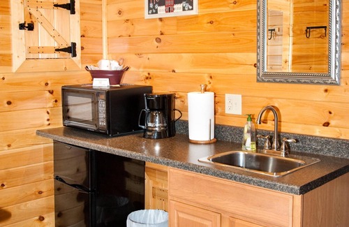 Flintstone Chalet De Esquí | Private cabin with two double beds (sleep 4)