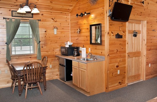 Flintstone Chalet De Esquí | Private cabin with two double beds (sleeps 4)