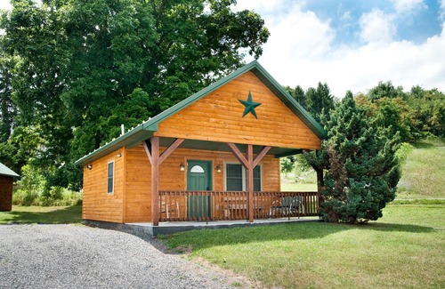 Flintstone Chalet De Esquí | Private cabin with two double beds (sleeps 4)