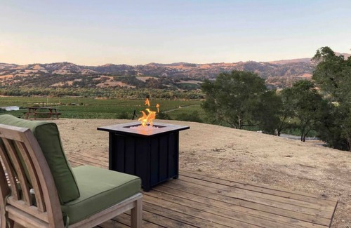 Cloverdale Cabina | Private Cabin with Views on 16 Acre Estate