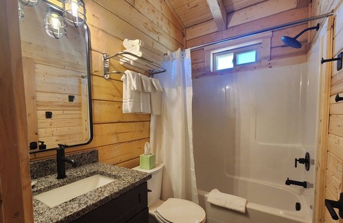 Hanksville Cabina | Private cabins near Goblin Valley State Park. Pet-Friendly!