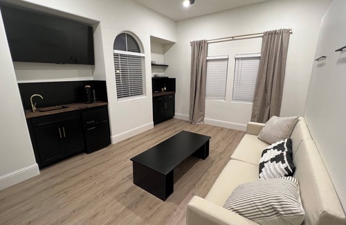 Clovis Casa | Private casita close to the freeway, shaver lake, and Yosemite.
