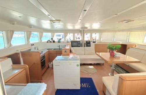 Chalong Alquiler De Eote | Private Catamaran Yacht charter in Phuket by YACHTALE