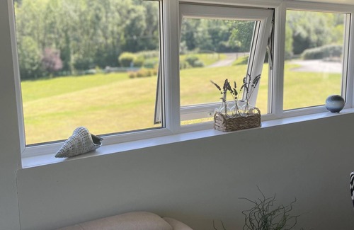 Llanllwchaiarn Chalet De Esquí | Private Chalet in New Quay with stunning views
