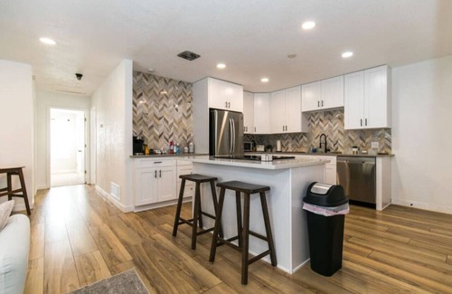 Berkley Apartamento | Private Chic 2br | 10 min to Downtown| Fast Wifi