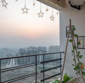 Greater Noida Apartamento | Private Cinema Apartment By Buddies Home