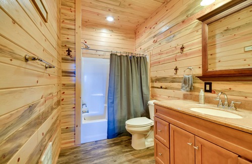 Clark Casa | Private Clark Retreat w/ Patio & Mountain Views!