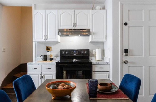 Torrington Apartamento | Private Classy 2nd Flr 3 Bed Apt Near Downtown