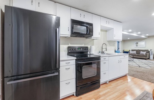 South Jordan Casa | Private/clean guest suite, bath, kitchen & laundry