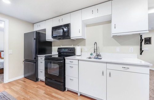 South Jordan Casa | Private/clean guest suite, bath, kitchen & laundry