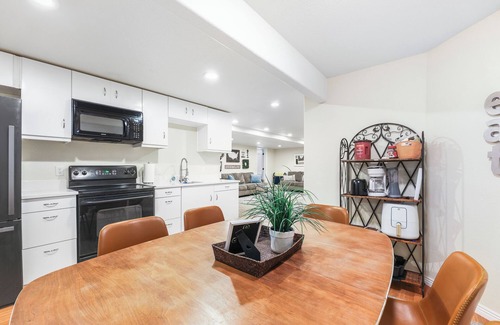 South Jordan Casa | Private/clean guest suite, bath, kitchen & laundry
