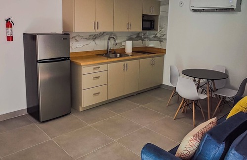 Sabana Abajo Apartamento | Private Colonial w/ Modern twist 2 BR w/Pkng & Laundry