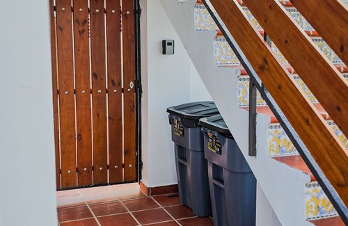Sabana Abajo Apartamento | Private Colonial w/ Modern twist 2 BR w/Pkng & Laundry