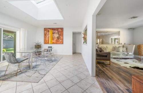 Hampton Bays Casa | Private completely fenced in property Near beach