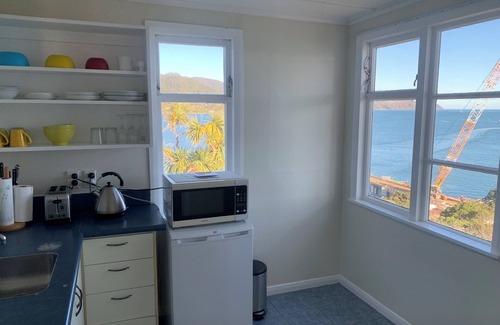 Lowry Bay Apartamento | Private & cosy 1 bedroom. Amazing sea views, separate lounge and full kitchen.