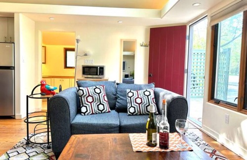 Zena Cabaña | Private Woodstock cottage. Don't forget your dog!