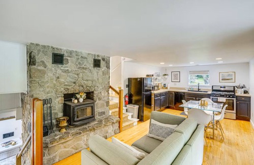 Austerlitz Casa | Private Cottage Close to Shopping, Skiing, Swimming, Hiking, Biking and Dining.