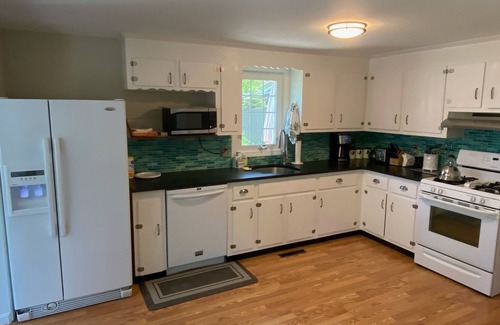 Harwich Center Cabaña | Private Cottage close to bike trail and lakes. Dogs Are Welcome!