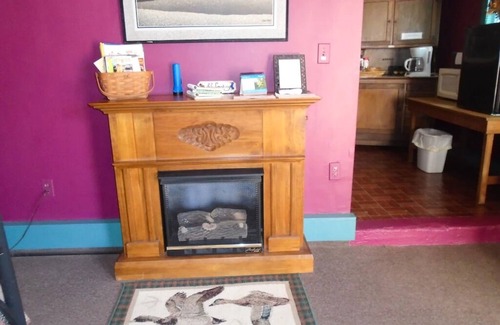 Hermann Cabaña | Private Cottage located in Historic District of Hermann Missouri. Park your car and walk to shops, wineries, distilleries, breweries, tasting rooms, restaurants and more!