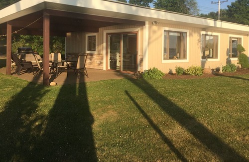 Niobe Cabaña | Cottage privado en 80 pies de Prime Lakefront-Impresionantes puestas de sol.
