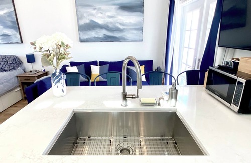 Sherman Oaks Cabaña | Private Cottage, private outdoor space, custom everything.